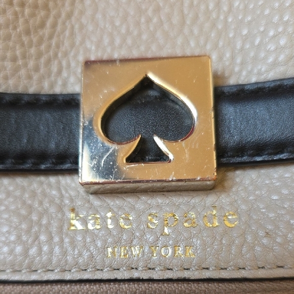 Kate Spade Black and Cream Shoulder Bag with Gold Hardware - Picture 3 of 5